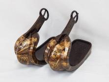 時代物　金蒔絵　大名武具　金の装飾が豪華な鐙(あぶみ、馬具、漆塗り、波千鳥)(R-078411)