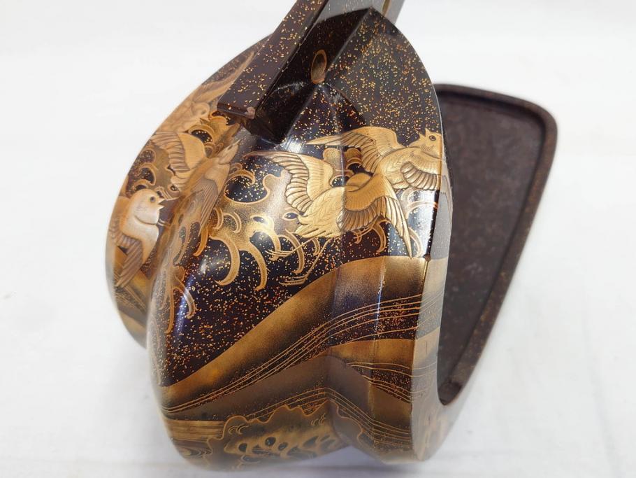 時代物　金蒔絵　大名武具　金の装飾が豪華な鐙(あぶみ、馬具、漆塗り、波千鳥)(R-078411)
