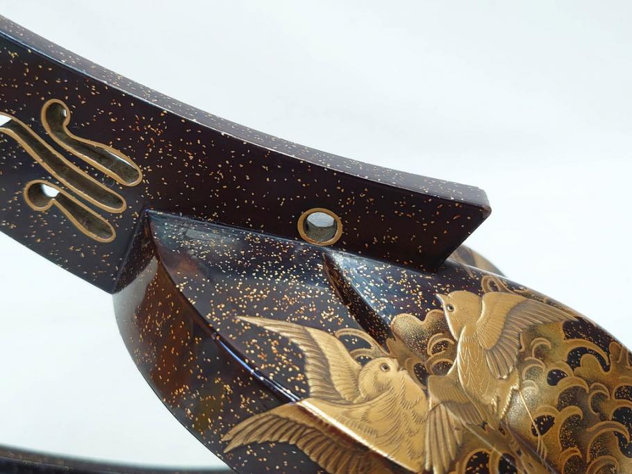 時代物　金蒔絵　大名武具　金の装飾が豪華な鐙(あぶみ、馬具、漆塗り、波千鳥)(R-078411)