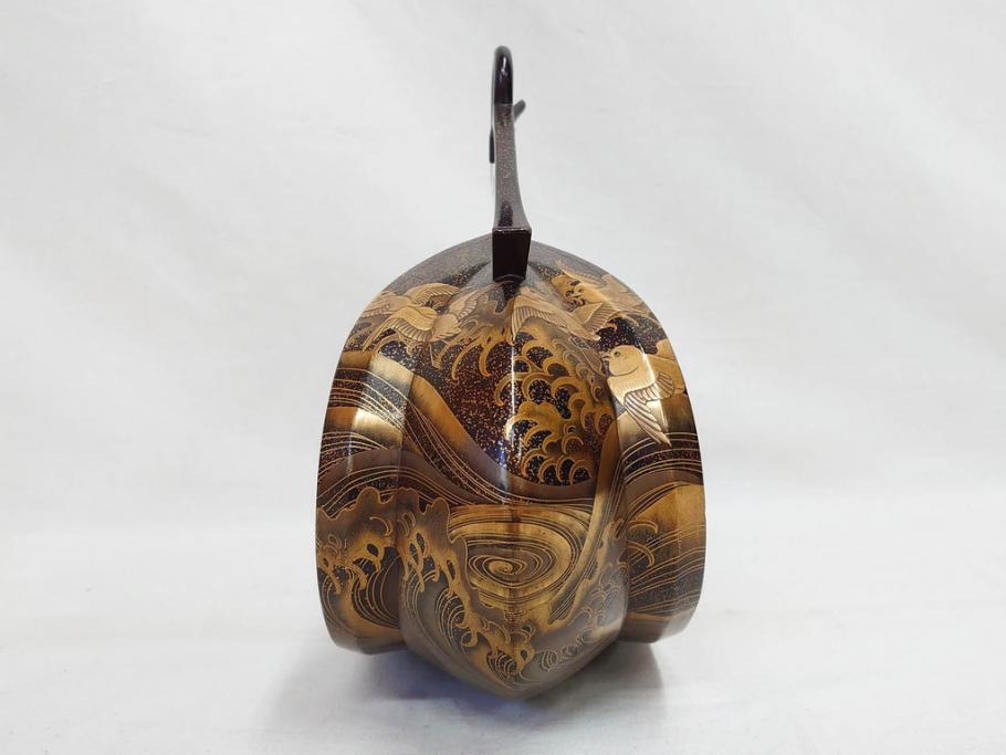 時代物　金蒔絵　大名武具　金の装飾が豪華な鐙(あぶみ、馬具、漆塗り、波千鳥)(R-078411)