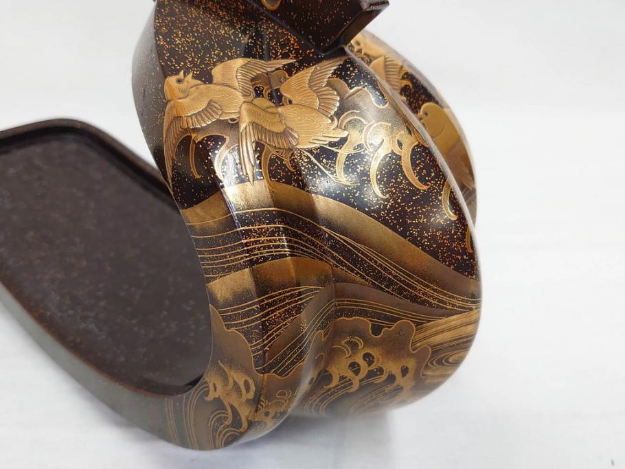 時代物　金蒔絵　大名武具　金の装飾が豪華な鐙(あぶみ、馬具、漆塗り、波千鳥)(R-078411)