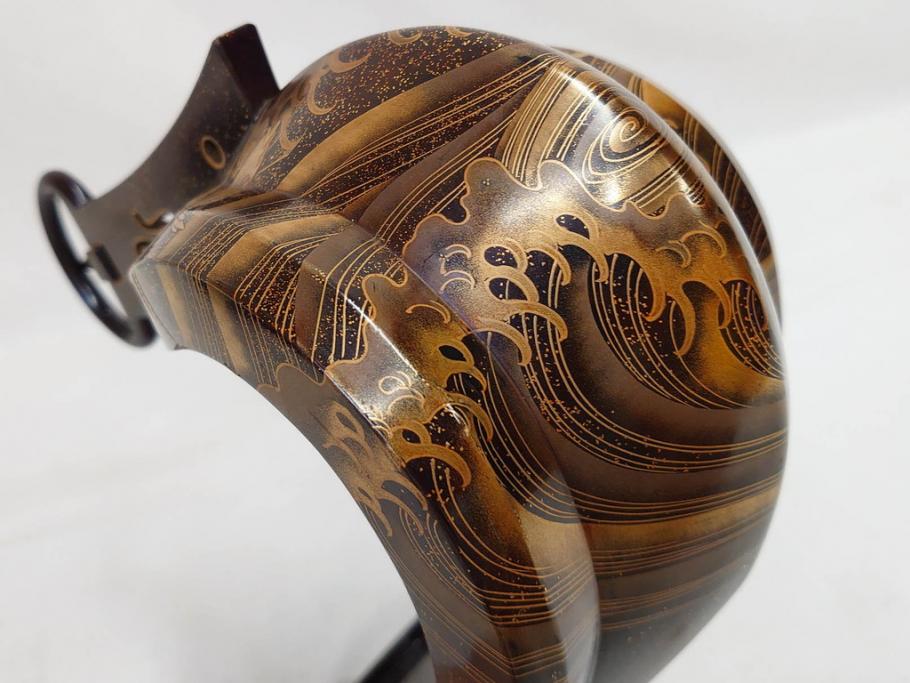 時代物　金蒔絵　大名武具　金の装飾が豪華な鐙(あぶみ、馬具、漆塗り、波千鳥)(R-078411)