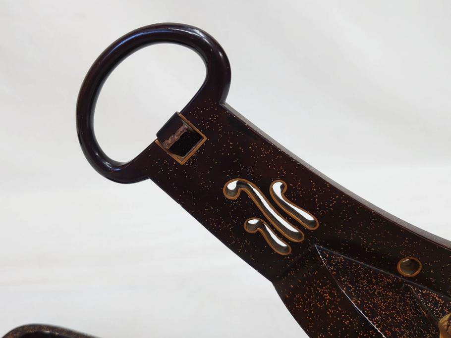 時代物　金蒔絵　大名武具　金の装飾が豪華な鐙(あぶみ、馬具、漆塗り、波千鳥)(R-078411)