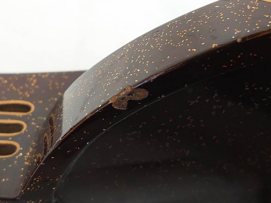 時代物　金蒔絵　大名武具　金の装飾が豪華な鐙(あぶみ、馬具、漆塗り、波千鳥)(R-078411)