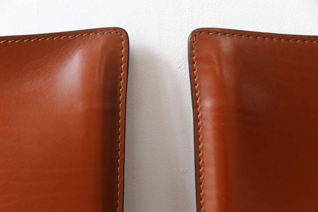 中古　Cassina(カッシーナ)　412　CAB(キャブ)　MARIO BELLINI(マリオベリーニ)　シンプルモダンな空間づくりに活躍するアームレスチェア2脚セット(ダイニングチェア、椅子、イス)(定価2脚で約47万5千円)(R-069823)