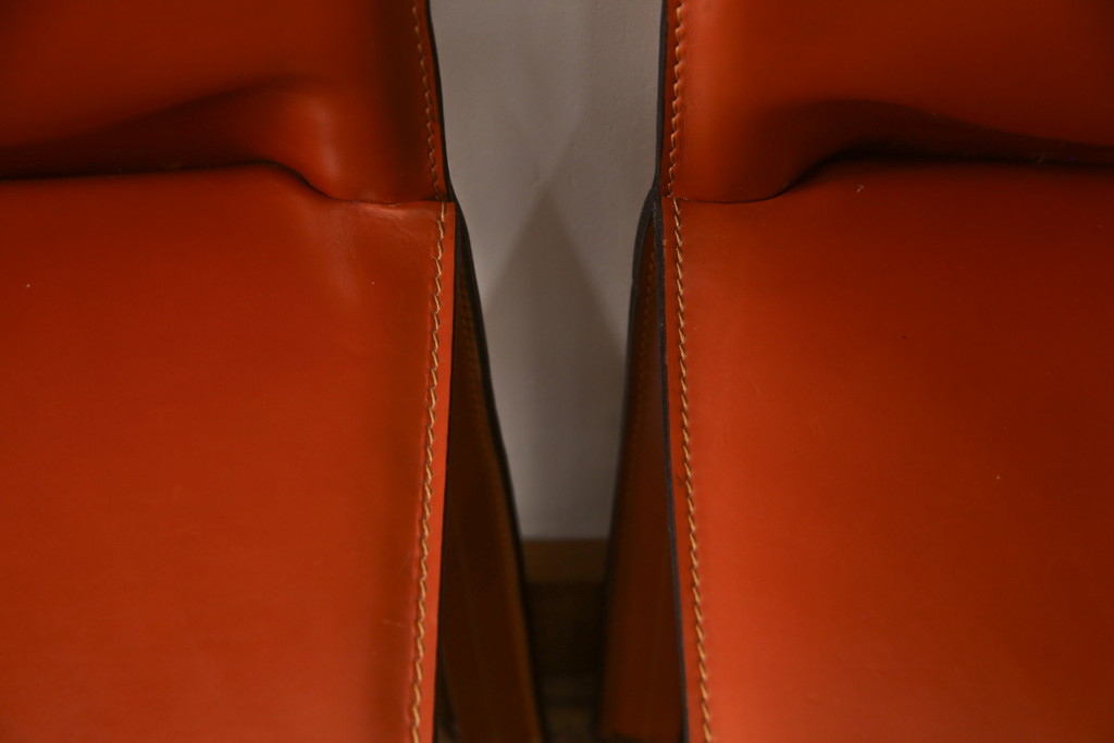 中古　Cassina(カッシーナ)　412　CAB(キャブ)　MARIO BELLINI(マリオベリーニ)　シンプルモダンな空間づくりに活躍するアームレスチェア2脚セット(ダイニングチェア、椅子、イス)(定価2脚で約47万5千円)(R-069823)