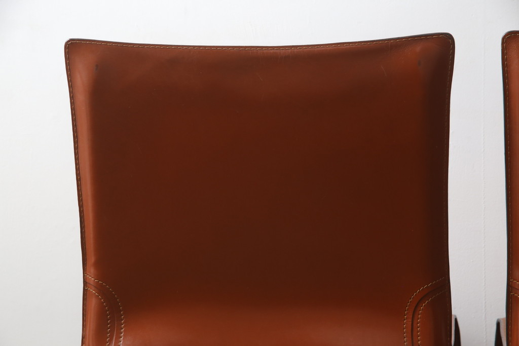 中古　Cassina(カッシーナ)　412　CAB(キャブ)　MARIO BELLINI(マリオベリーニ)　シンプルモダンな空間づくりに活躍するアームレスチェア2脚セット(ダイニングチェア、椅子、イス)(定価2脚で約47万5千円)(R-069823)