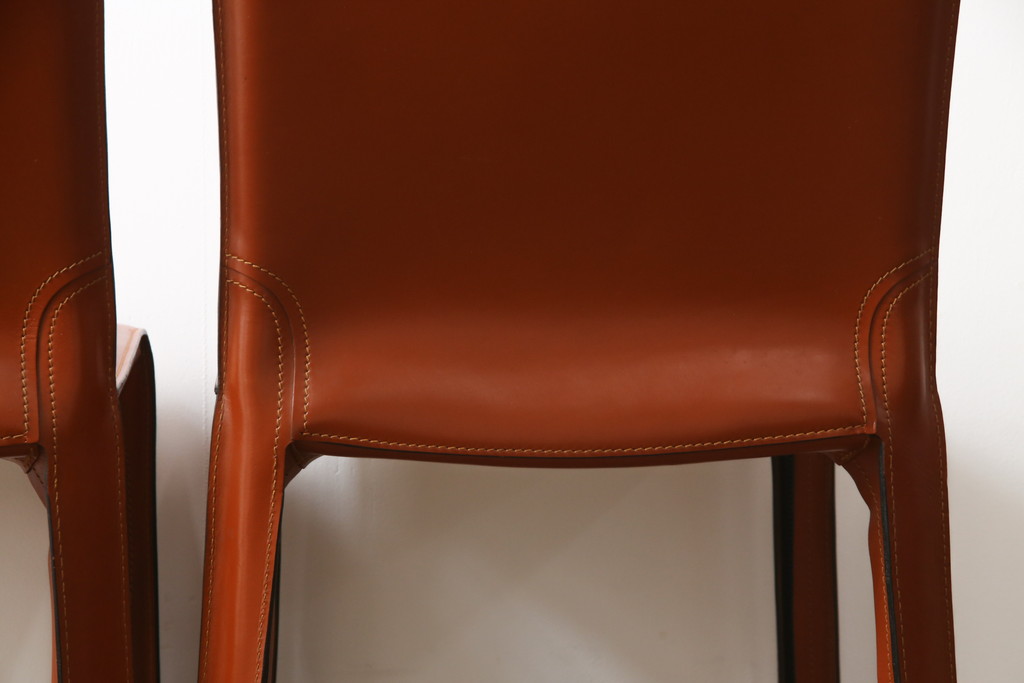 中古　Cassina(カッシーナ)　412　CAB(キャブ)　MARIO BELLINI(マリオベリーニ)　シンプルモダンな空間づくりに活躍するアームレスチェア2脚セット(ダイニングチェア、椅子、イス)(定価2脚で約47万5千円)(R-069823)