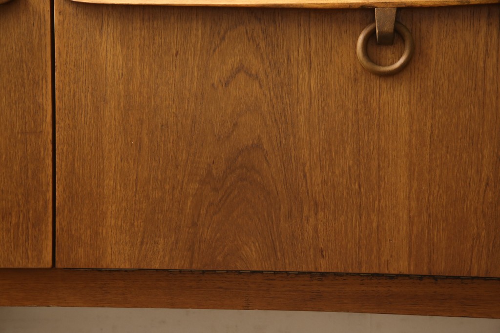 北欧ビンテージ　チーク材　洗練されたデザインが光るサイドボード(戸棚、収納棚、キャビネット、ヴィンテージ)(R-053861)