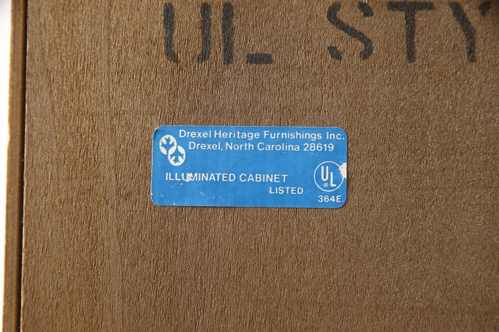 中古　DREXEL HERITAGE(ドレクセルヘリテイジ)　エレガントな雰囲気を醸し出すキュリオケース(飾り棚、ガラスケース、ショーケース)(R-058771)