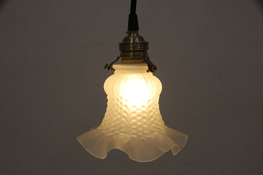 ヴィンテージ照明　イギリスビンテージ　フリルのデザインが可愛らしい雰囲気を醸し出す小振りなペンダントライト(天井照明、吊り下げ照明、シェード)(R-054233)