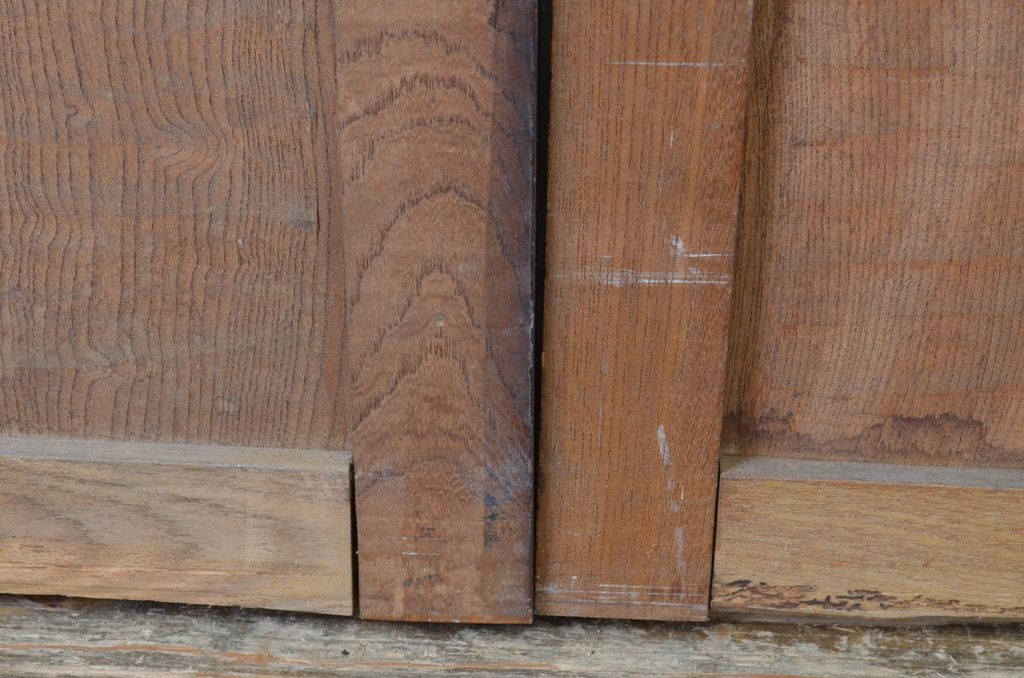 和製アンティーク　凝ったつくりの金具が目を惹く総欅(ケヤキ)材一枚板の窓2枚セット(板戸、引き戸、建具)(R-064321)