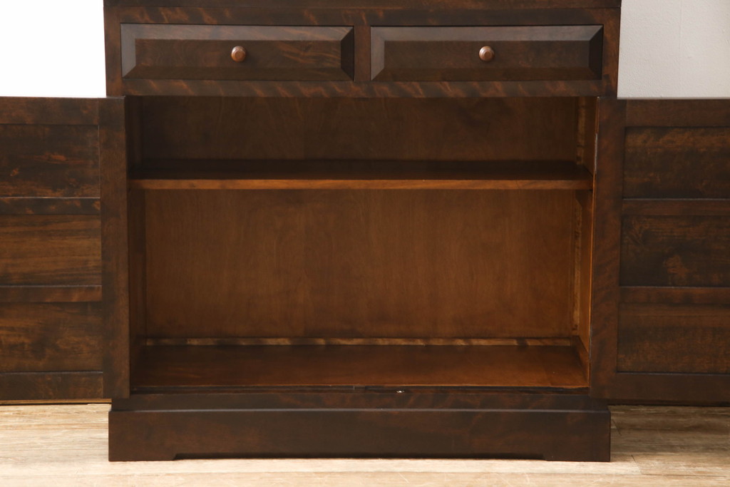 中古　美品　松本民芸家具　使いやすいサイズが嬉しい上質なK-1型食器棚(収納棚、戸棚、キャビネット、本箱)(定価約46万円)(R-055254)