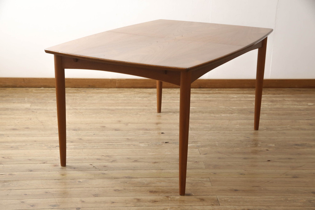 北欧ビンテージ　デンマーク　チーク材　すっきりとした佇まいが魅力的なエクステンションテーブル(ヴィンテージ、ダイニングテーブル、4人掛け、6人掛け、8人掛け、伸長式、食卓、作業台)(R-060746)