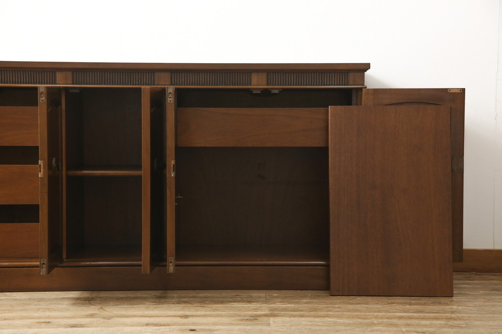 中古　美品　DREXEL HERITAGE(ドレクセルヘリテイジ)　Triune(トライユン)　優雅な佇まいが魅力のクリデンザキャビネット(クレデンザ、サイドボード、リビングボード)(定価約66万円)(R-058413)
