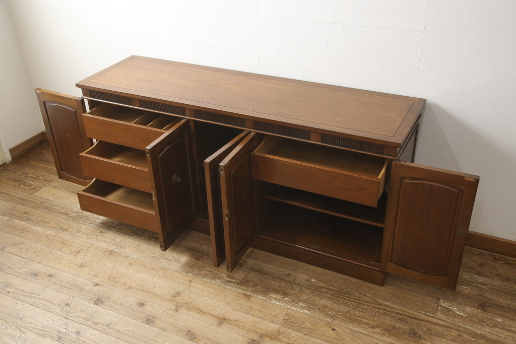 中古　美品　DREXEL HERITAGE(ドレクセルヘリテイジ)　Triune(トライユン)　優雅な佇まいが魅力のクリデンザキャビネット(クレデンザ、サイドボード、リビングボード)(定価約66万円)(R-058413)