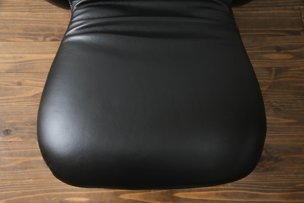 中古　美品　Cassina(カッシーナ)　K10 DODO(ドド)　洗練されたモダンデザインが目を引くシェーズロング(リクライニングチェア、アームチェア、椅子、イス、一人掛けソファ、1人掛けソファ)(定価約104万5千円)(R-069068)