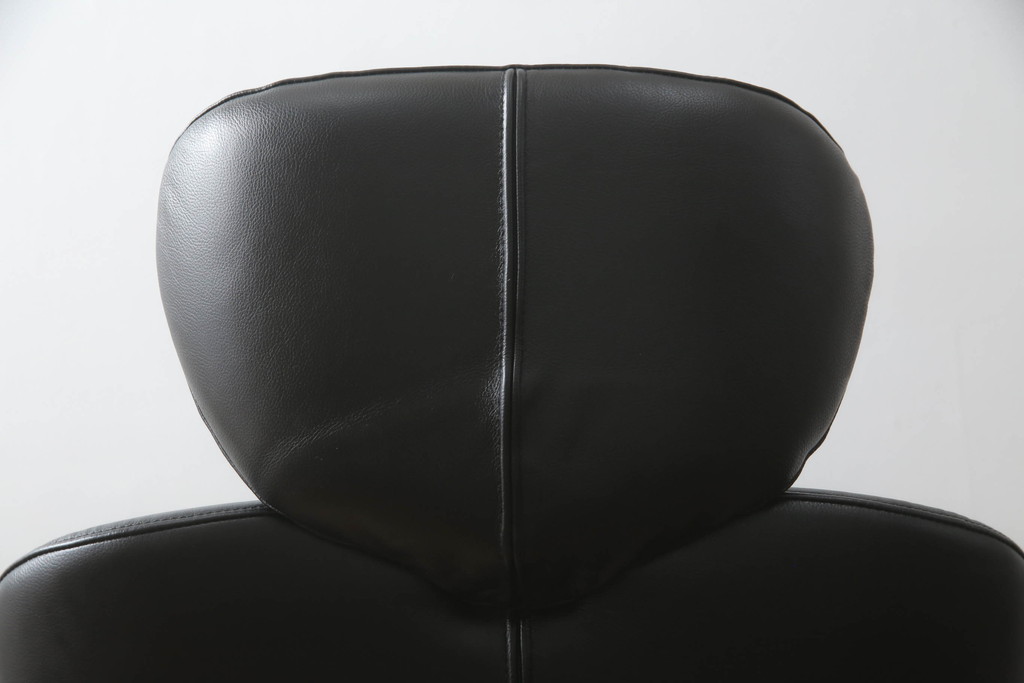 中古　美品　Cassina(カッシーナ)　K10 DODO(ドド)　洗練されたモダンデザインが目を引くシェーズロング(リクライニングチェア、アームチェア、椅子、イス、一人掛けソファ、1人掛けソファ)(定価約104万5千円)(R-069068)