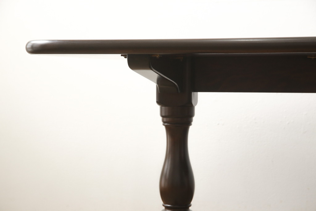 中古　美品　松本民芸家具　クラシカルな脚がおしゃれなT型食卓(ダイニングテーブル、4人掛け、6人掛け)(R-058562)