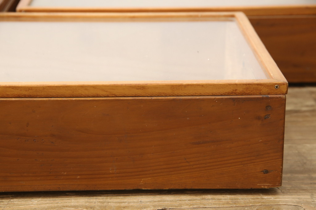 アンティーク雑貨　レトロな雰囲気を醸し出す木製ショーケース(ガラスケース、コレクションケース、収納箱、店舗什器)(R-058988)
