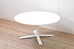 中古　美品　Cassinaixc.(カッシーナイクスシー)　FLOW(フロー)　真っ白なカラーリングにシンプルなデザインが存在感を放つ特注サイズ(セミオーダー)のセンターテーブル(ラウンドテーブル、丸テーブル、ローテーブル、リビングテーブル)(R-069785)