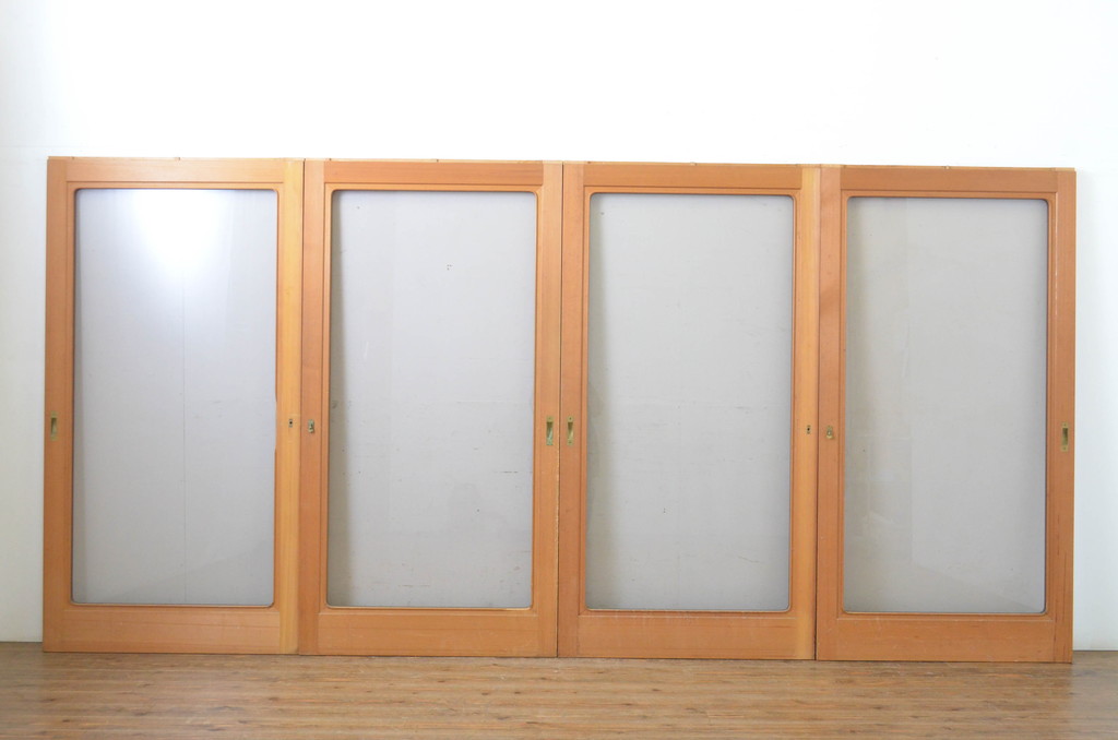 中古　スモークガラス入り　シンプルで取り入れやすい数寄屋の大判ガラス戸4枚セット(引き戸)(R-064113)