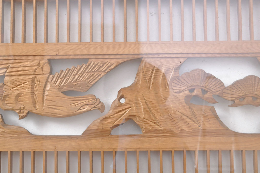 和製ビンテージ　片面ガラス入り　松と鷹の彫刻が見事な欄間(ランマ)2枚セット(明かり取り、明り取り、らんま、ヴィンテージ)(R-053506)