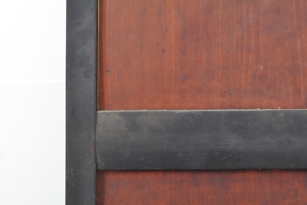 和製アンティーク　金具付き　歴史を刻んだ味わいが魅力的な板戸扉(ドア、建具)(R-053996)