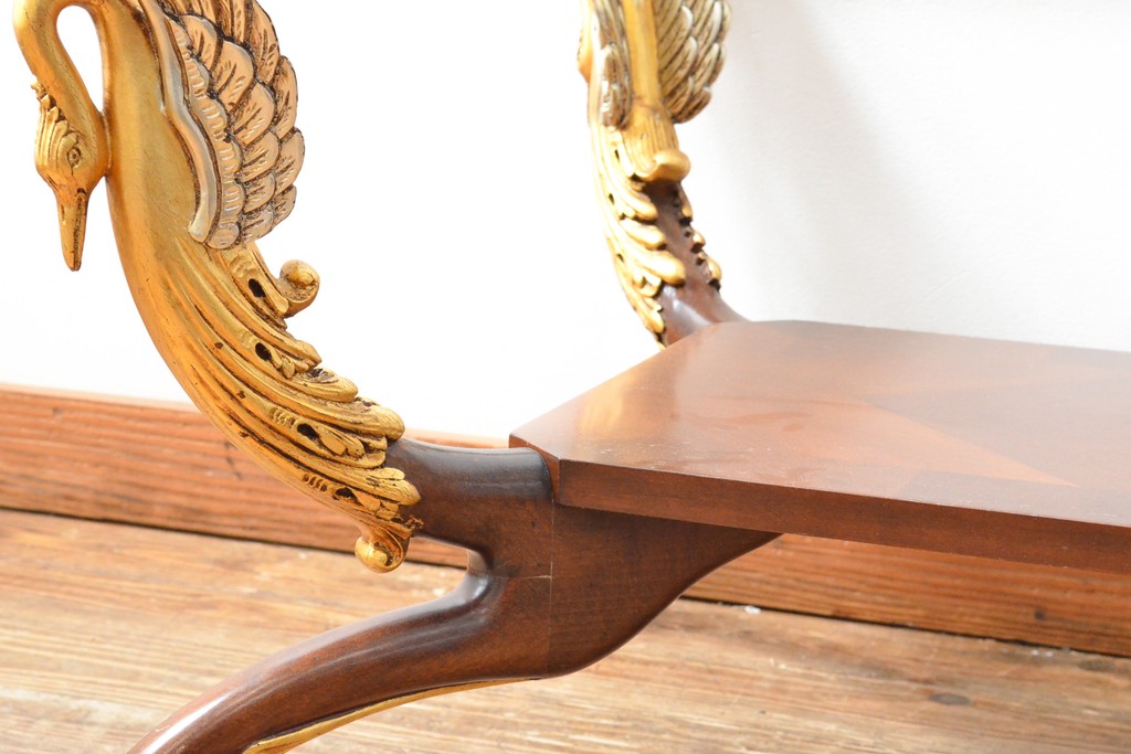 中古　美品　イタリア　六本木アピス　ガラス天板　白鳥デザインが気品あふれるセンターテーブル(リビングテーブル、ローテーブル)(R-059202)