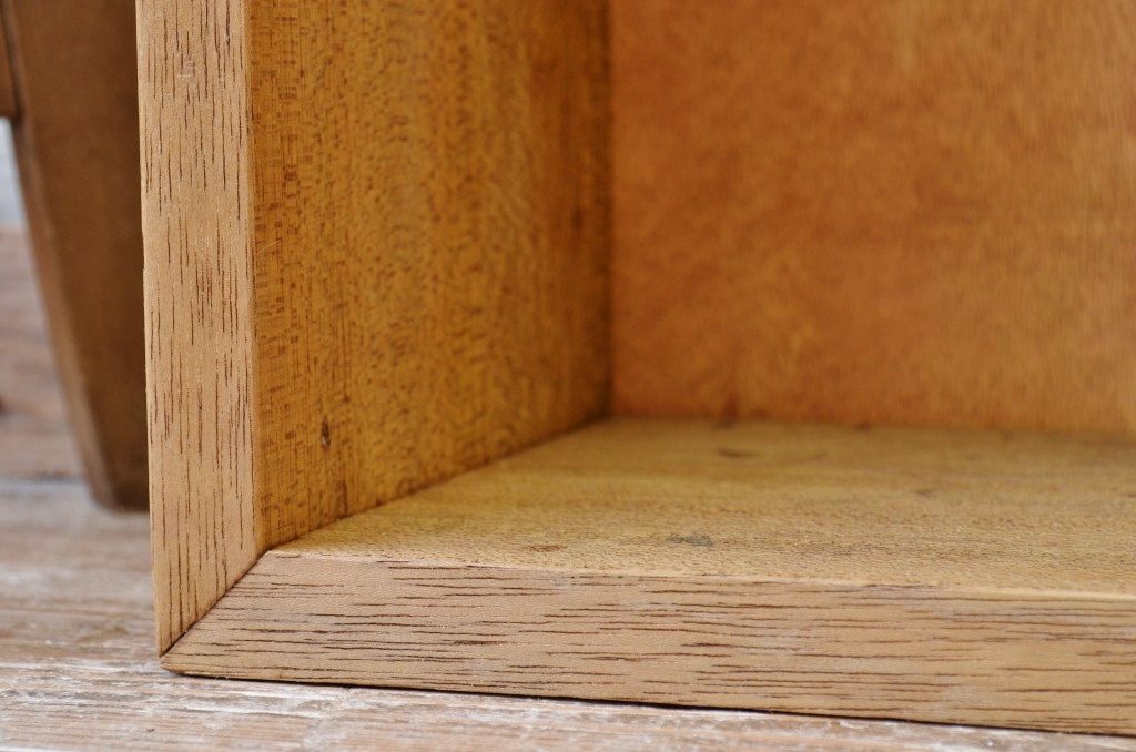 アンティーク家具　古い木味のアンティーク飾り棚・本棚(シェルフ)