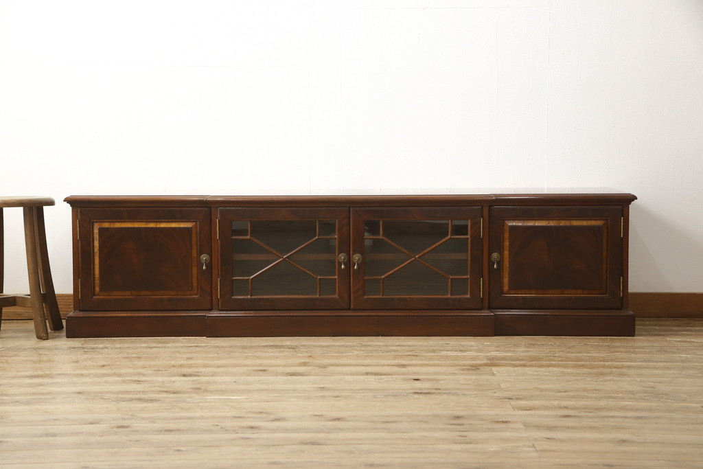 中古　超美品　アメリカ高級輸入家具　大塚家具取り扱い　Scarborough House(スカボローファインファニチャー)　マホガニー材のテレビ台(定価約98万円)(テレビボード、ローボード)(R-052296)