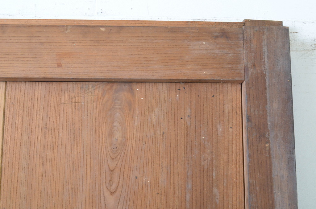 アンティーク建具　漆塗り　総欅(ケヤキ)材　重厚感のある佇まいが魅力の蔵戸1枚(玄関戸、引き戸)(R-064135)