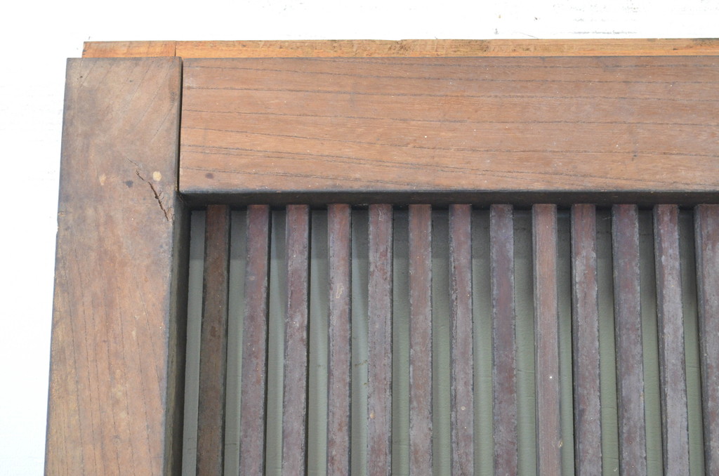 アンティーク建具　経年による風合いが味わい深い総欅(ケヤキ)材の格子蔵戸1枚(玄関戸、引き戸)(R-064136)
