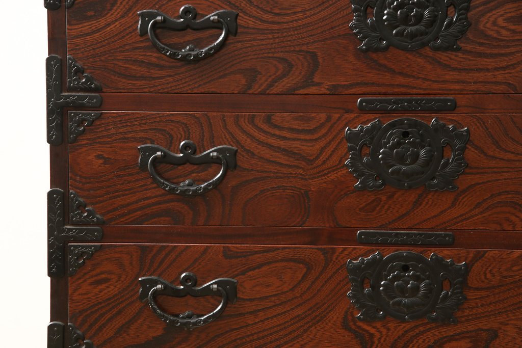 中古　美品　岩谷堂箪笥　風格のある佇まいが魅力的な衣装箪笥(収納タンス、和箪笥、整理箪笥、引き出し)(R-059337)