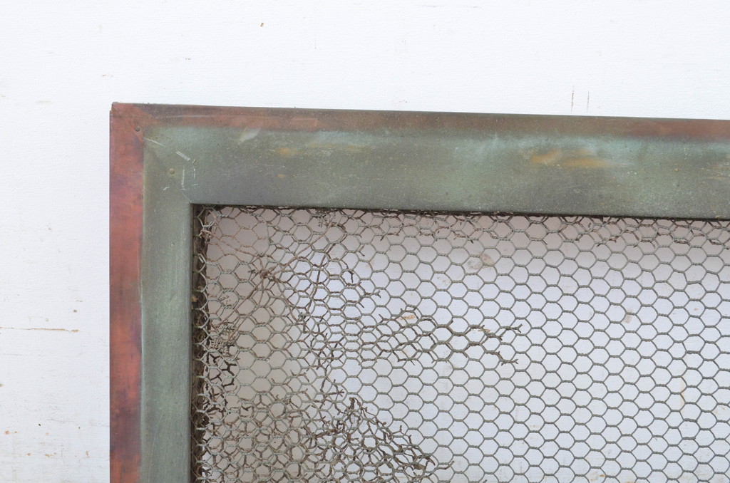 アンティーク建具　希少!!　経年を感じる風合いが魅力的な銅板張りの金網窓1枚(引き戸)(R-064312)