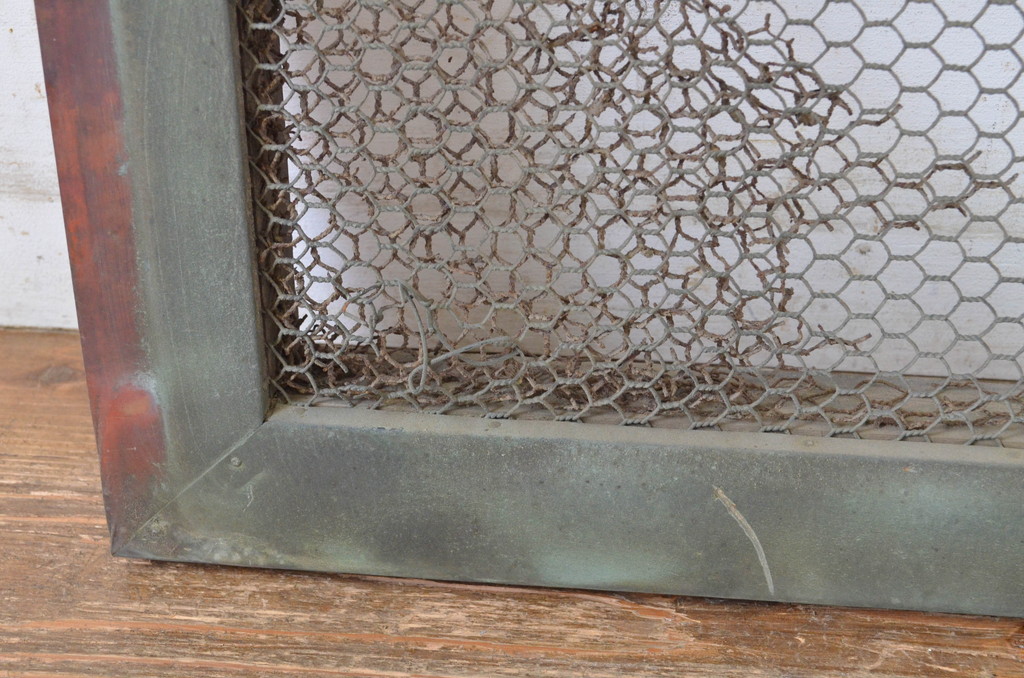 アンティーク建具　希少!!　経年を感じる風合いが魅力的な銅板張りの金網窓1枚(引き戸)(R-064312)