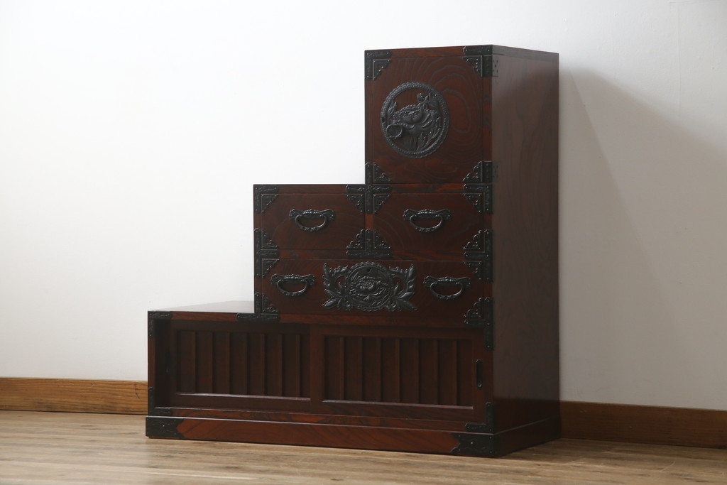 中古　美品　仙台民芸箪笥(仙台箪笥)　欅産業　KC-40R　拭き漆塗りが美しい三尺階段箪笥(和たんす、収納箪笥)(R-072808)