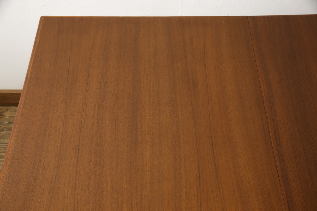 北欧ビンテージ　チーク材製　角ばったデザインが魅力的なエクステンションテーブル(ダイニングテーブル、4人掛け、6人掛け、ヴィンテージ)(R-056954)