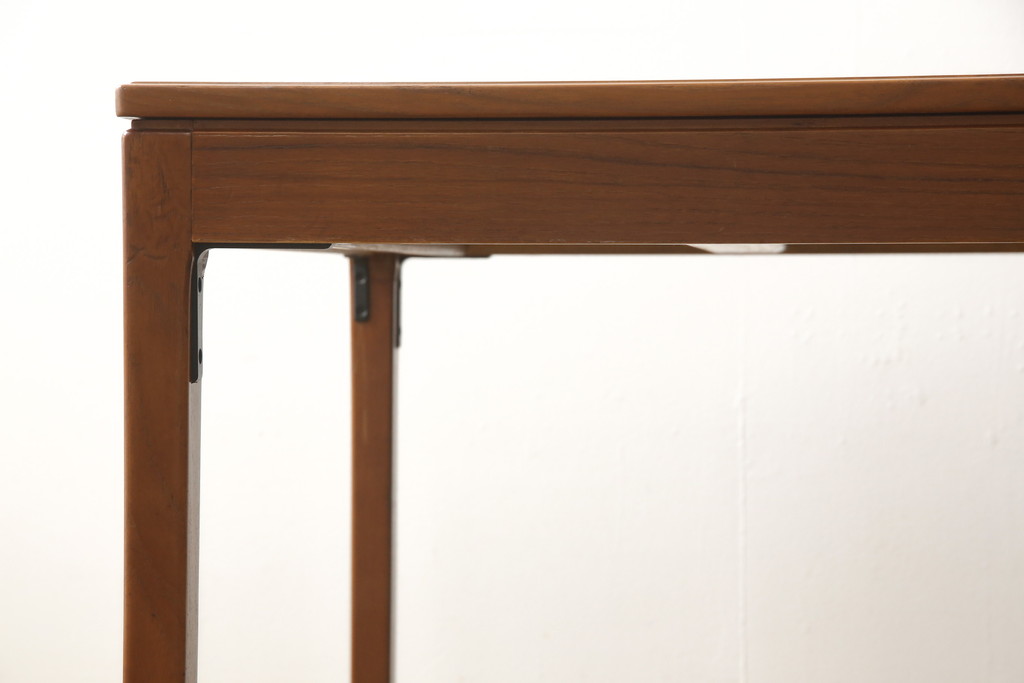 北欧ビンテージ　チーク材製　角ばったデザインが魅力的なエクステンションテーブル(ダイニングテーブル、4人掛け、6人掛け、ヴィンテージ)(R-056954)