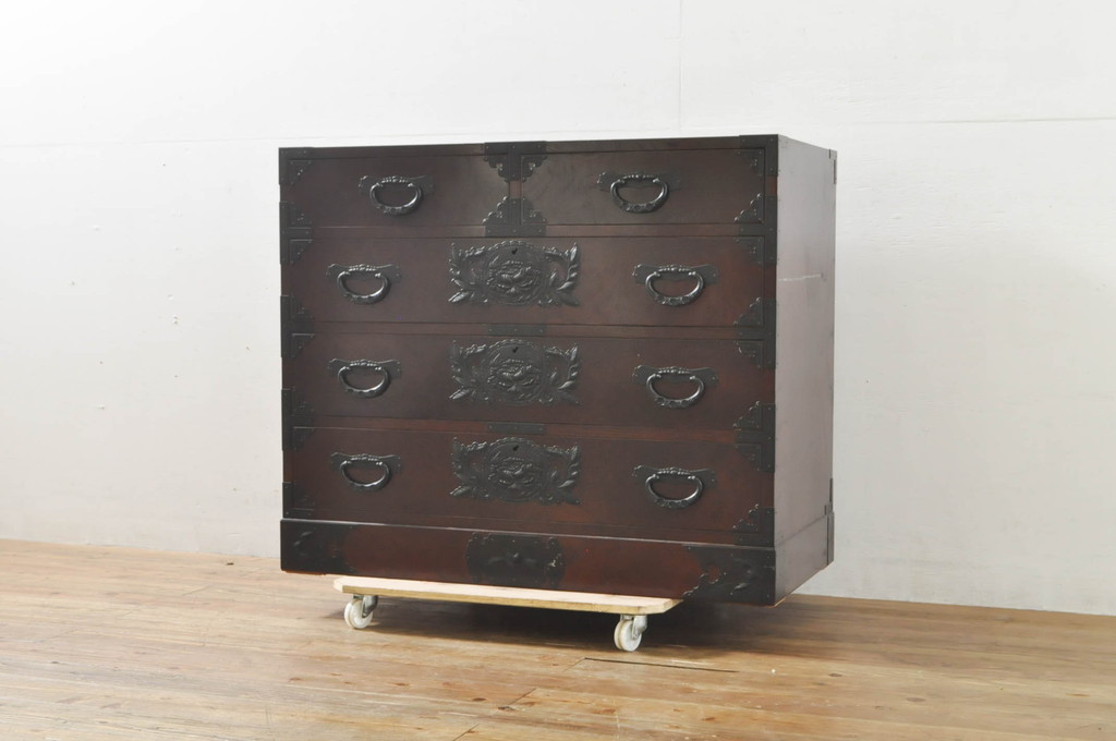 中古　欅産業　仙台民芸箪笥(仙台箪笥)　漆塗りの品のある佇まいが美しい衣装箪笥(引き出し、サイドチェスト、収納箪笥、和たんす)(R-076418)
