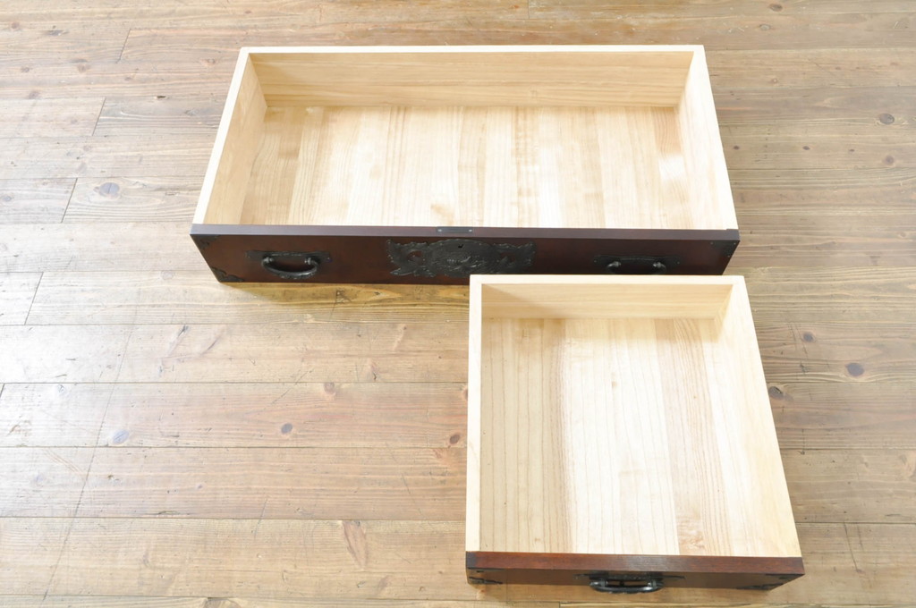 中古　欅産業　仙台民芸箪笥(仙台箪笥)　漆塗りの品のある佇まいが美しい衣装箪笥(引き出し、サイドチェスト、収納箪笥、和たんす)(R-076418)