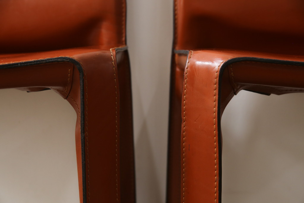 中古　Cassina(カッシーナ)　412　CAB(キャブ)　MARIO BELLINI(マリオベリーニ)　シンプルモダンな空間づくりに活躍するアームレスチェア2脚セット(ダイニングチェア、椅子、イス)(定価2脚で約47万5千円)(R-078800)