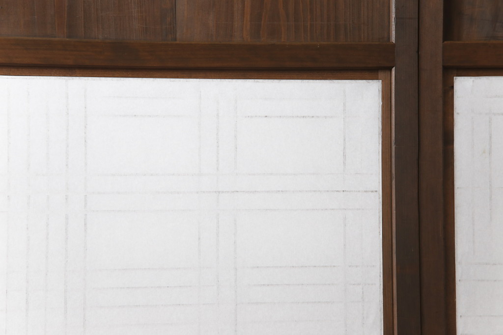 【セミオーダー家具実例】障子帯戸2枚に高品質リペア!戸枠に合わせたサイズにリサイズし、戸首調整、戸車・引手金具を取り付け。プラスチック障子紙に張り替え。現状に近しい色味に着色して仕上げました。(引き戸)