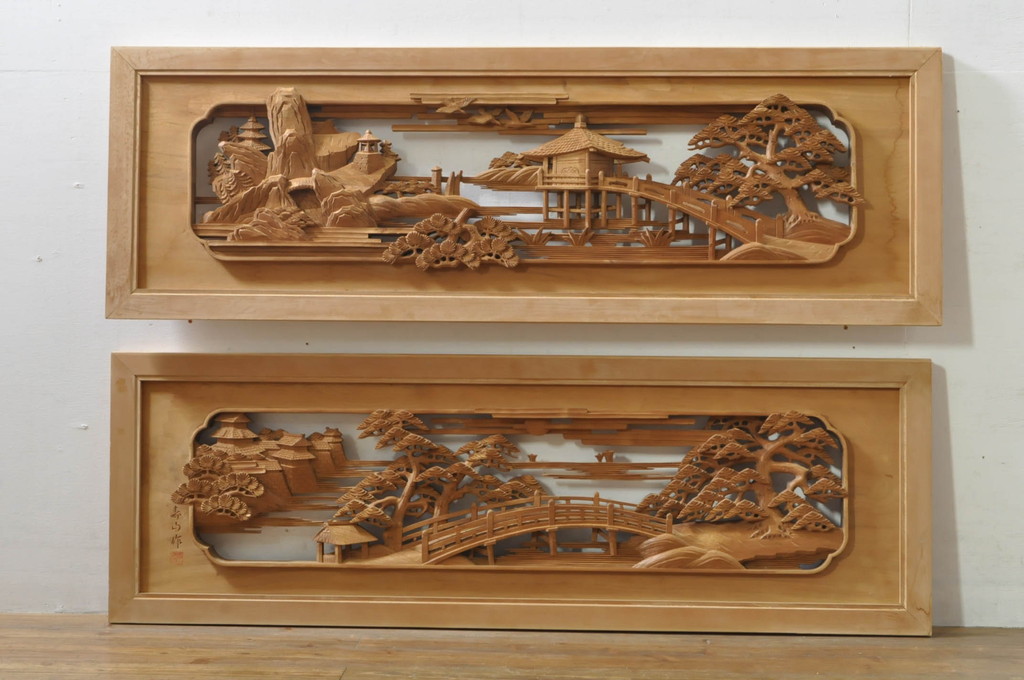 アンティーク建具　井波彫刻　壽山作　松の木と風情ある風景の図柄が美しい両面彫刻欄間2枚セット(明かり取り、明り取り)(R-076355)