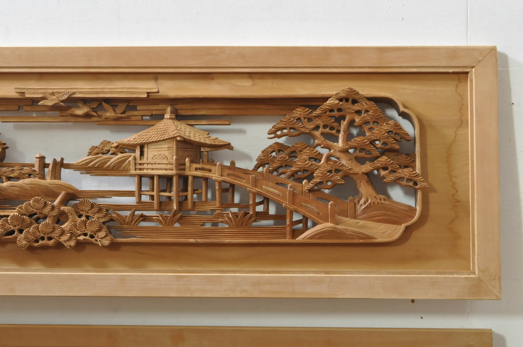 アンティーク建具　井波彫刻　壽山作　松の木と風情ある風景の図柄が美しい両面彫刻欄間2枚セット(明かり取り、明り取り)(R-076355)