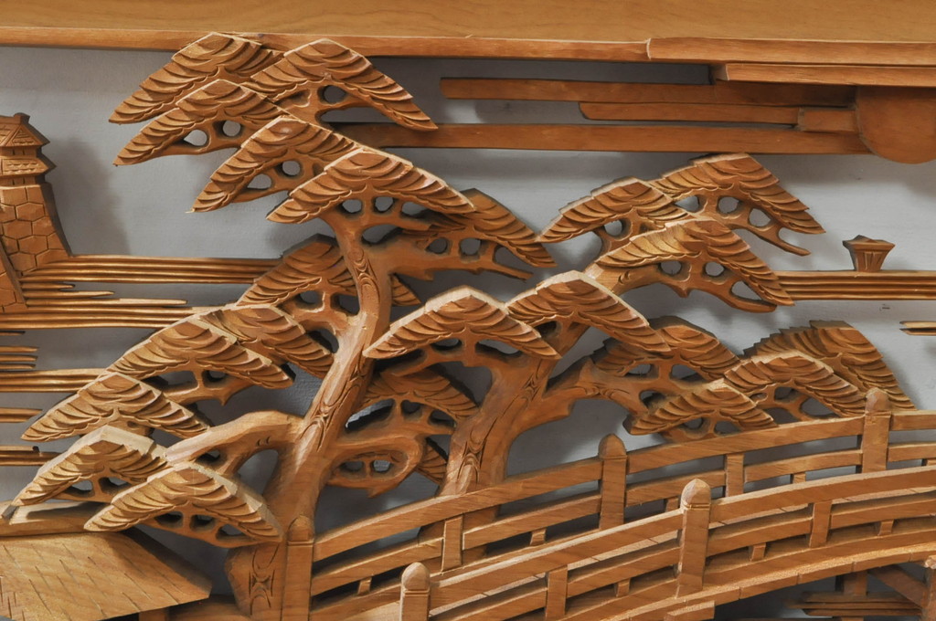 アンティーク建具　井波彫刻　壽山作　松の木と風情ある風景の図柄が美しい両面彫刻欄間2枚セット(明かり取り、明り取り)(R-076355)