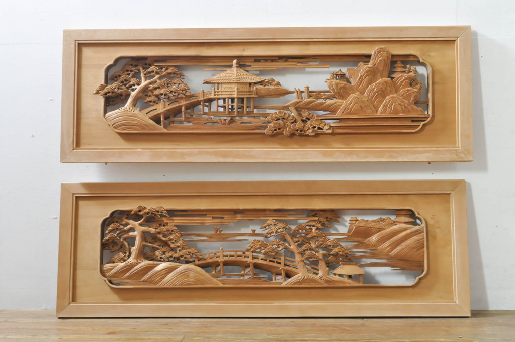 アンティーク建具　井波彫刻　壽山作　松の木と風情ある風景の図柄が美しい両面彫刻欄間2枚セット(明かり取り、明り取り)(R-076355)