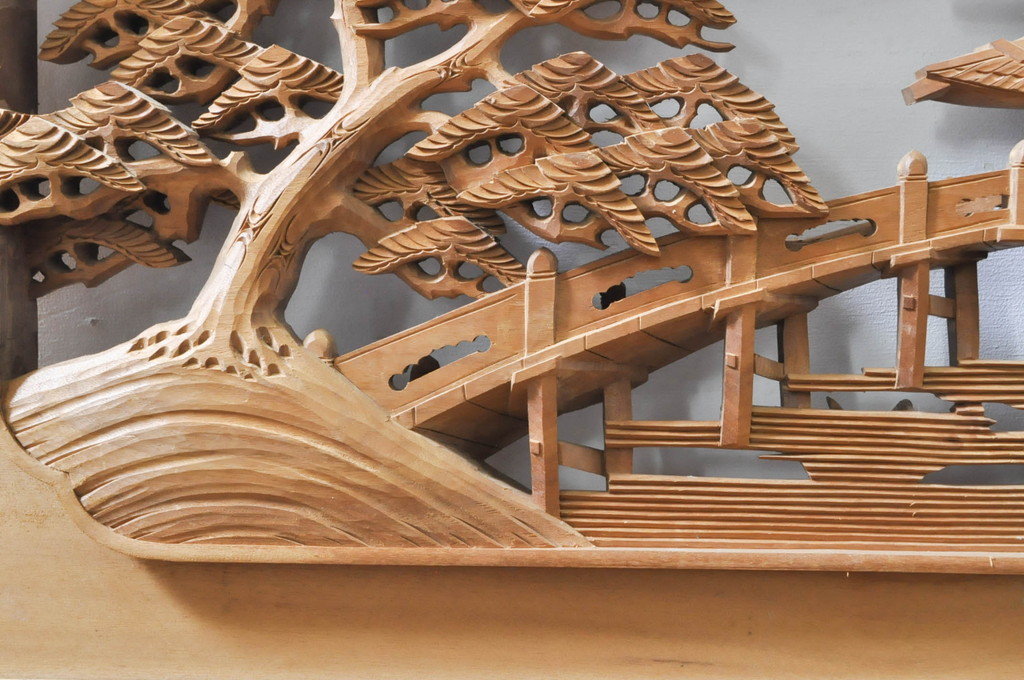 アンティーク建具　井波彫刻　壽山作　松の木と風情ある風景の図柄が美しい両面彫刻欄間2枚セット(明かり取り、明り取り)(R-076355)