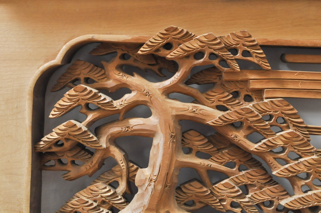 アンティーク建具　井波彫刻　壽山作　松の木と風情ある風景の図柄が美しい両面彫刻欄間2枚セット(明かり取り、明り取り)(R-076355)