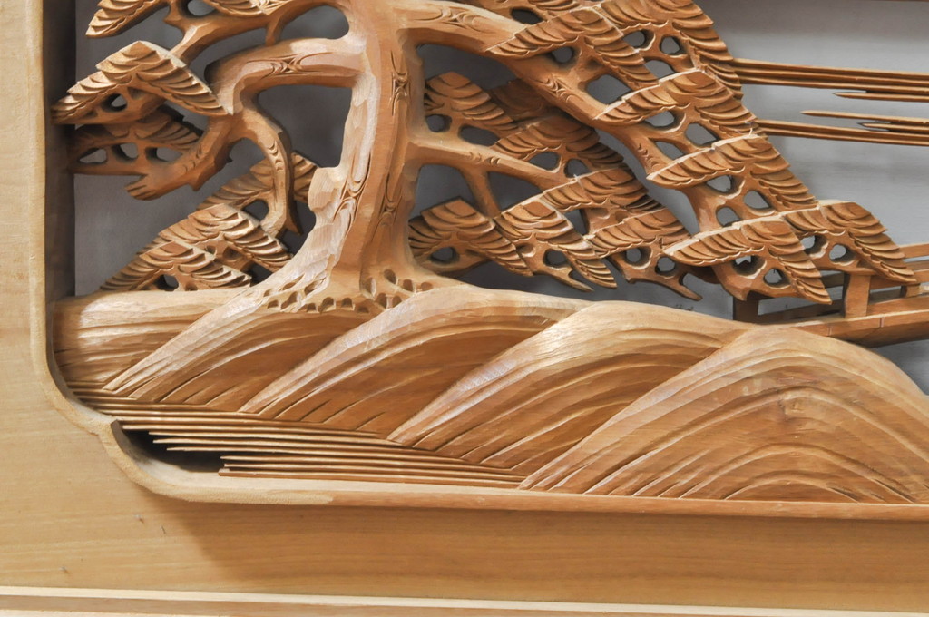 アンティーク建具　井波彫刻　壽山作　松の木と風情ある風景の図柄が美しい両面彫刻欄間2枚セット(明かり取り、明り取り)(R-076355)